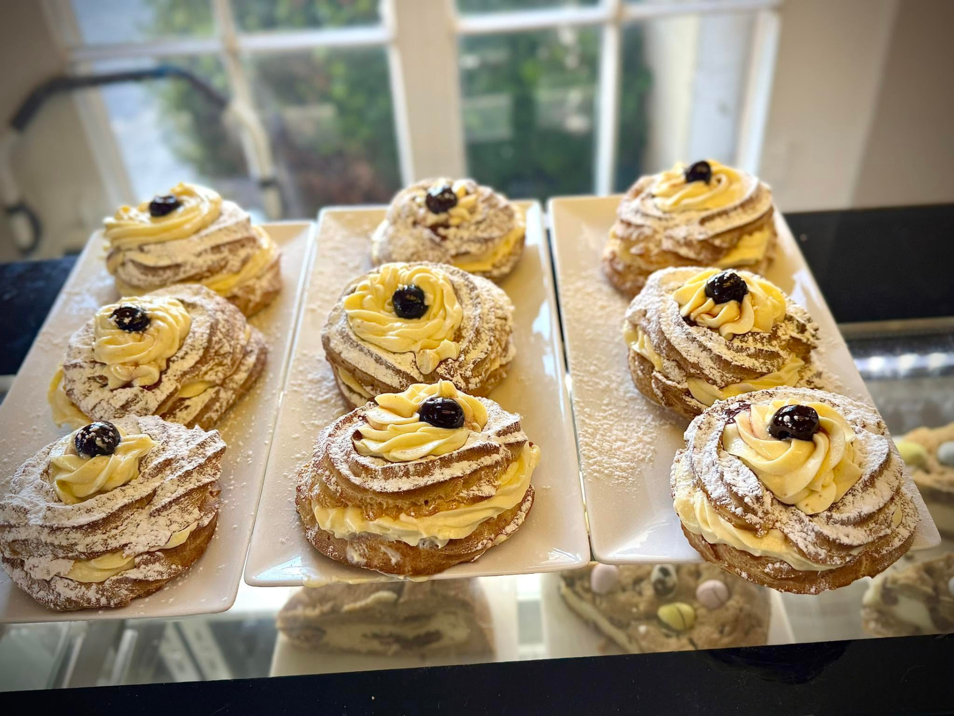 Italian cream-filled pastries dusted with sugar